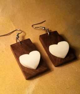 E13 EARRINGS Wood & Plastic - Square with White Hearts     